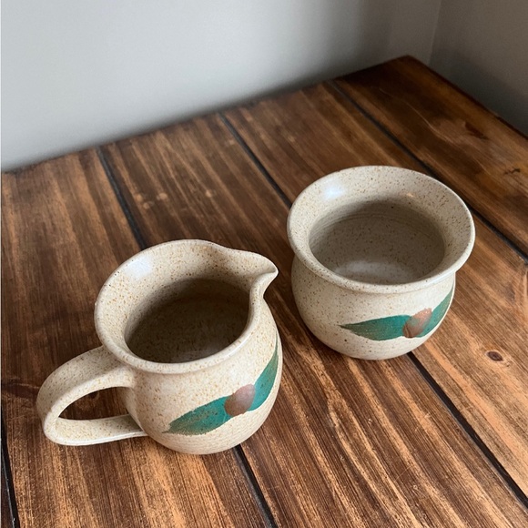 Vintage Ross Canada Pottery Creamer & Sugar Set - Picture 2 of 3